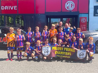 Drive MG Weston sponsors Priory Pumas Under 11s football team