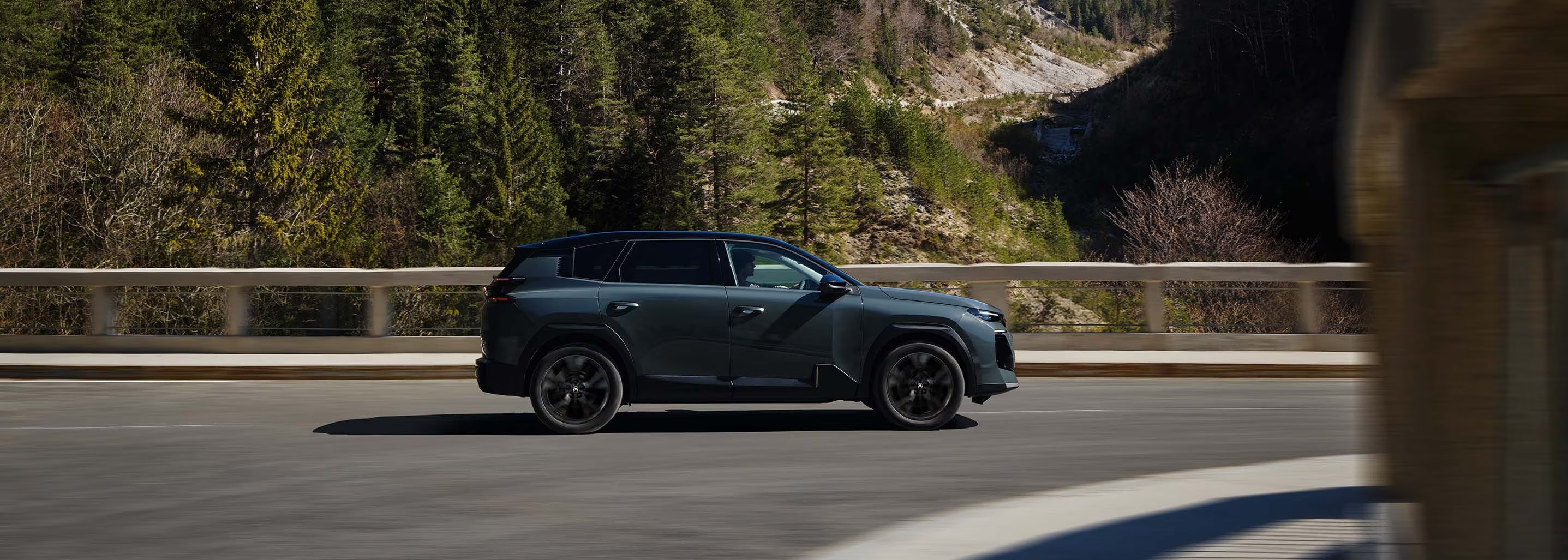 C5 Aircross driving on road