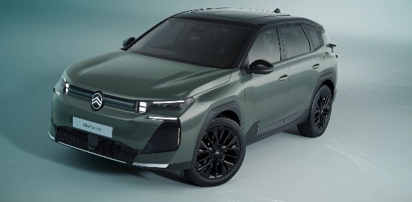 Green Citroën C5 Aircross SUV viewed from front-left angle.