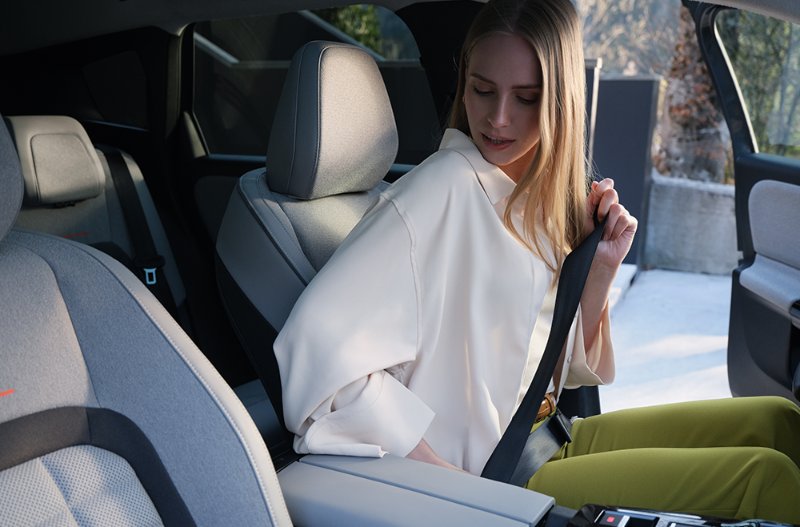 c5 aircross interior woman sitting in drivers seat