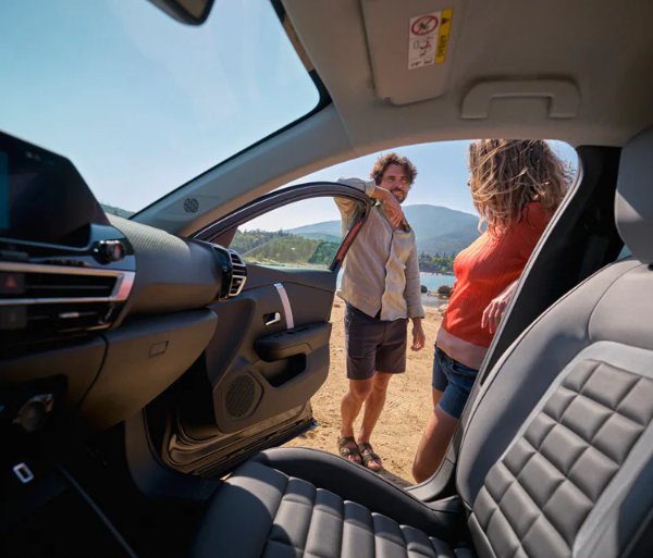 citroen c4 x front seats with people standing outside