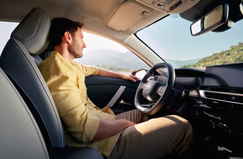 citroen C4 X man driving car