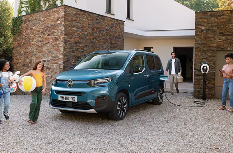 family all around the new citroen e berlingo on charge