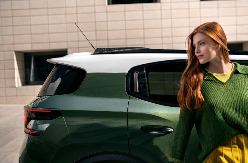 Green Citron C3 Aircross exterior