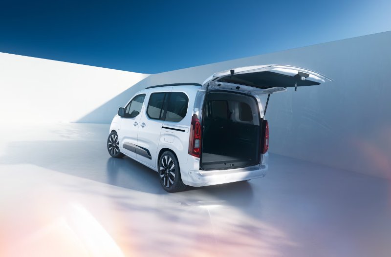 Combo Life Electric with rear boot door open
