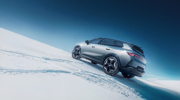 Grandland AWD in snow