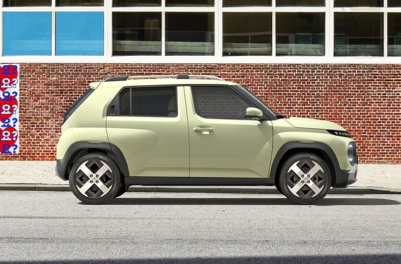 Hyundai Inster side view