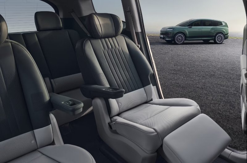 IONIQ 9 2nd row seats with car in background