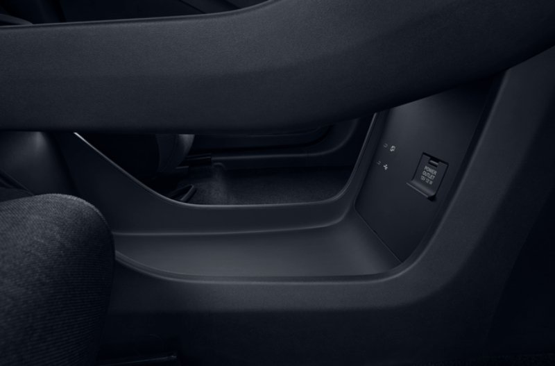 Car centre console with USB-C and power ports visible.