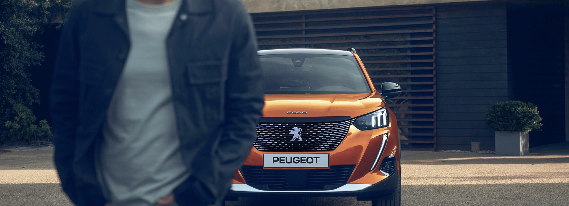 peugeot 2008 in orange