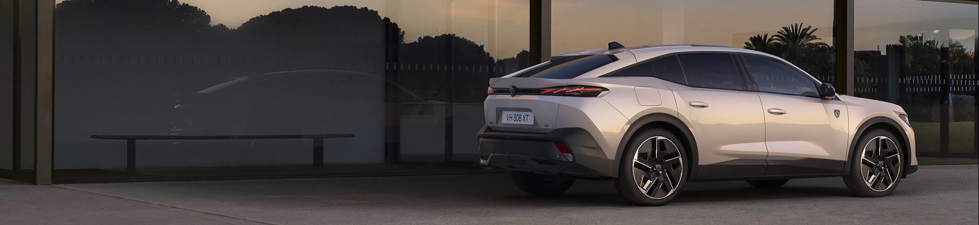 PEUGEOT 408 IN WHITE FROM THE BACK AND SIDE
