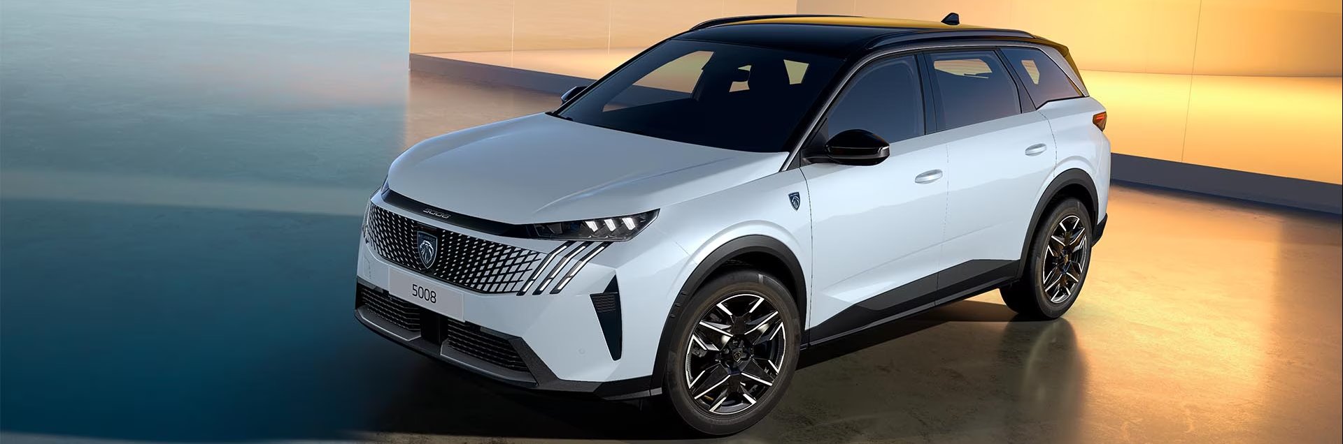 peugeot 5008 in white from the front and side view