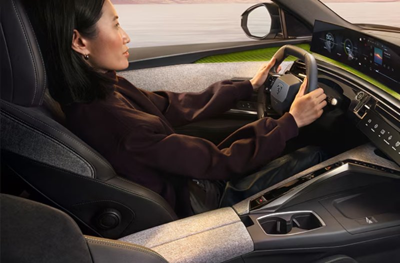 peugeot 5008 woman driving the car