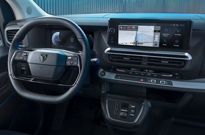 Peugeot E-Expert cockpit and 10" touchscreen