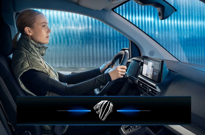 peugeot E-Expert woman driving van