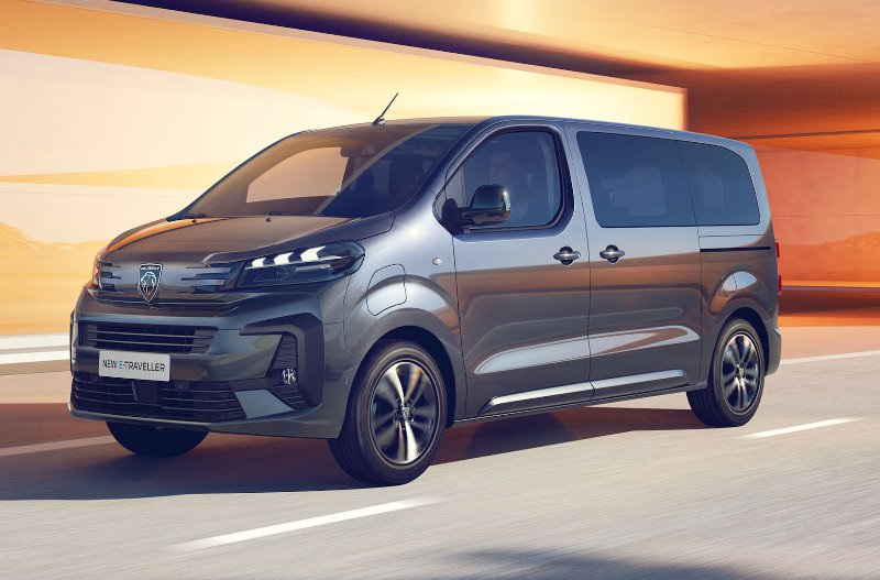 Peugeot e-traveller in silver facing forward