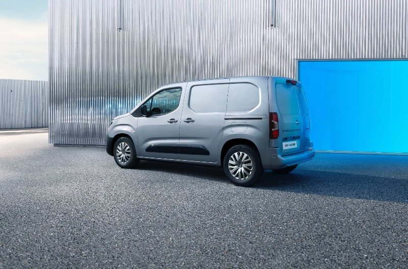 Peugeot Partner van from the rear