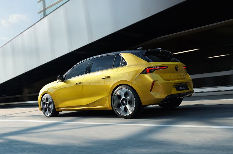 vauxhall astra spots tourer in yellow form rear